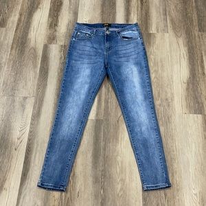 DKIN size 8 blue skinny crop ankle jeans embroidered back pockets